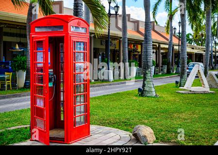 Une cabine téléphonique sur Aruba dans les Caraïbes Banque D'Images