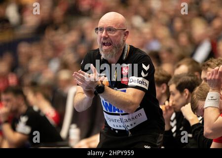 Aalborg, Danemark. 23rd févr. 2022. L'entraîneur-chef Stefan Madsen du Handball d'Aalborg vu lors du match de la Ligue des champions de l'EHF entre le Handball d'Aalborg et le Handball d'Elverum à la Jutlander Bank Arena d'Aalborg. (Crédit photo : Gonzales photo/Alamy Live News Banque D'Images