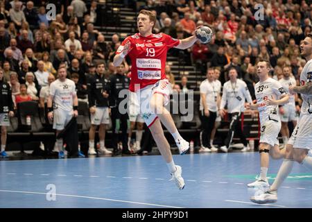 Aalborg, Danemark. 23rd févr. 2022. Kristian Bjornsen (19) du Handball d'Aalborg vu dans le match de la Ligue des champions de l'EHF entre le Handball d'Aalborg et le Handball d'Elverum au Jutlander Bank Arena d'Aalborg. (Crédit photo : Gonzales photo/Alamy Live News Banque D'Images