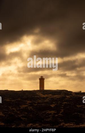 Vue sur le phare de Svortuloft dans la péninsule de Snaefelsness, Islande Banque D'Images