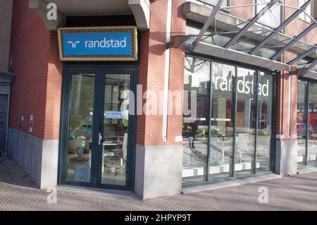 Den Bosch, pays-Bas - 12 février 2022 : entrée d'une succursale de l'agence d'emploi Randstad Banque D'Images