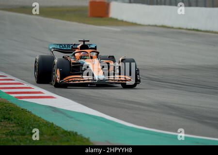 Montmelo, Espagne. 24th févr. 2022. Formule 1: Essai d'ouverture au circuit de Catalunya à Barcelone, jour 2: Daniel Ricciardo de l'Australie de l'équipe McLaren est sur la bonne voie. Credit: Hasan Bratic/dpa/Alay Live News Banque D'Images