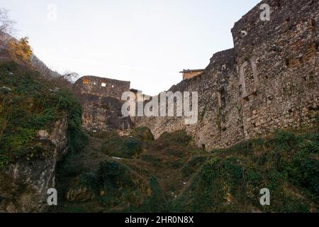 Le château historique de Pieta datant de 12th ans, près de Calliano, dans le Trentin-Haut-Adige, au nord-est de l'Italie Banque D'Images