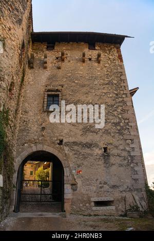 Calliano, Italie - décembre 26th 2021. Le château historique de Pieta datant de 12th ans, près de Calliano, dans le Trentin-Haut-Adige, au nord-est de l'Italie Banque D'Images