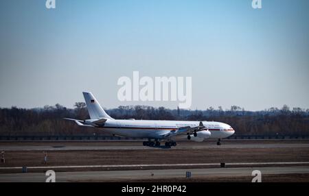 16+02 Airbus A340-313 de la Force aérienne allemande à l'aéroport de Boryspil. Cet avion est utilisé par le chancelier allemand OLAF Scholz Banque D'Images