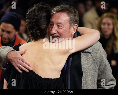 Natasha O'Keeffe et Steven Knight assistent à la première de la sixième et dernière série de Peaky Blinders à Cineworld, à Birmingham. Date de la photo : jeudi 24 février 2022. Banque D'Images