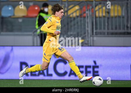 Frosinone, Italie. 23rd févr. 2022. Frosinone, 23th février 2022 Stade Benito Stirpe football italien Serie B BKT 2021-2022 Match Frosinone Calcio vs Reggina 1914 25th journée de championnat en photo: Le joueur de Frosinone Calcio Alessio Zerbin crédit: Agence de photo indépendante/Alay Live News Banque D'Images