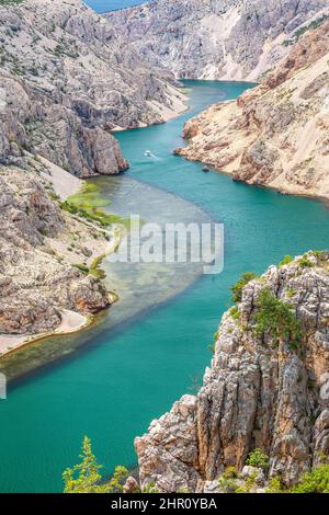 Canyon de la rivière Zrmanja, près de la montagne Velebit, Croatie. Banque D'Images