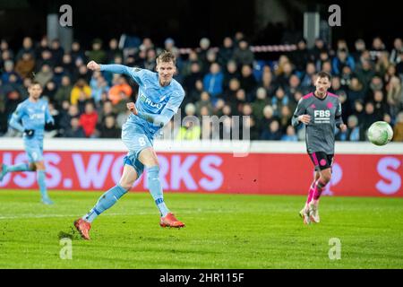 Randers, Danemark. 24th févr. 2022. Simon Piesinger (8) de Randers FC vu lors du match de l'UEFA Europa Conference League entre Randers FC et Leicester City au Cepeus Park à Randers. (Crédit photo : Gonzales photo/Alamy Live News Banque D'Images