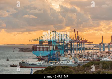 Göteborg, Suède - août 24 2020 : trois navires à conteneurs de classe E Murcia Mærsk chargement à Skandiahamnen. Banque D'Images