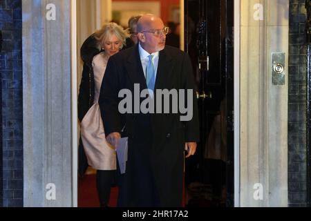 Nadhim Zahawi, secrétaire à l’éducation, quitte Downing Street à Londres, à la suite d’une réunion du Cabinet sur la crise ukrainienne. Banque D'Images