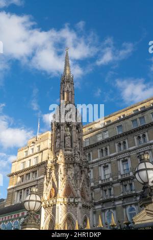 La Croix commémorative de la Reine Eleanor est un monument commémoratif à Eleanor de Castille érigé sur la piste de la gare de Charing Cross, à Londres, en 1864-1865 Banque D'Images