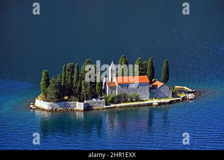 Monastère bénédictin sur l'île Sveti Dorde dans la baie de Kotor, Monténégro, île St Georges, Perast Banque D'Images