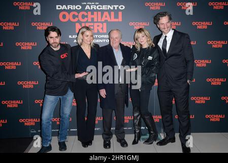 Rome, Italie. 24th févr. 2022. Cast assister à la première du film Occhiali neri au Cinéma Adriano. Crédit : SOPA Images Limited/Alamy Live News Banque D'Images