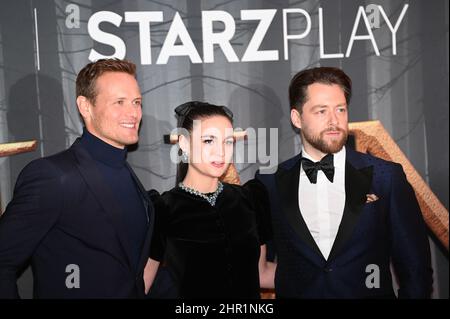 Sam Heughan, Sophie Skelton et Richard Rankin arrivers à l'exposition des costumes de première saison « Outlander » six au Royal Albert Hall, Londres, Royaume-Uni, le 24th 2022 février. Banque D'Images