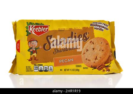 IRVINE, CALIFORNIE - 24 FÉVRIER 2022 : un paquet de biscuits sablés au pacan Keebler. Banque D'Images