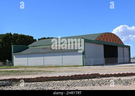 IRVINE, CALIFORNIE - 23 FÉVRIER 2022 : hangar au parc du comté d'Orange sur l'ancienne base aérienne de l'USMC El Toro. Banque D'Images