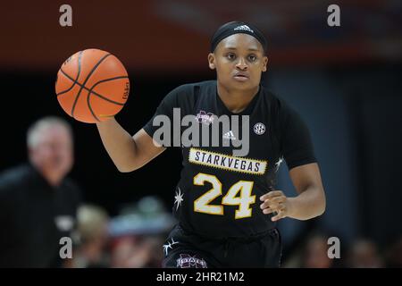 24 février 2022 : Ashley Jones #24 des Bulldogs de l'État du Mississippi fait monter le terrain pendant le match de basketball de la NCAA entre l'Université du Tennessee Lady Volunteers et les Bulldogs de l'État du Mississippi à la Thompson Boling Arena de Knoxville TN Tim Gangloff/CSM Banque D'Images