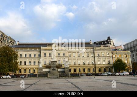 Monument de la princesse Olga sur la place Mykhailivska à Kiev, Ukraine. Banque D'Images