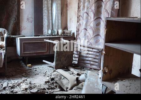 Une femme de 45 ans a été tuée alors que les forces ukrainiennes bombardient le village de Zaitsevo de roquettes BM-21 Grad. Donbas, Ukraine, 24 février 2022. Photo de Svetlana Kisileva/ABACAPRESS.COM Banque D'Images