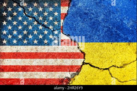 USA contre Ukraine (crise de guerre, conflit politique). Illustration de l'indicateur de pays de grunge (fond en béton fissuré) Banque D'Images