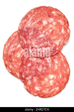 Nourriture et boissons : fines tranches de salami fumé à la saucisse, isolées sur fond blanc Banque D'Images