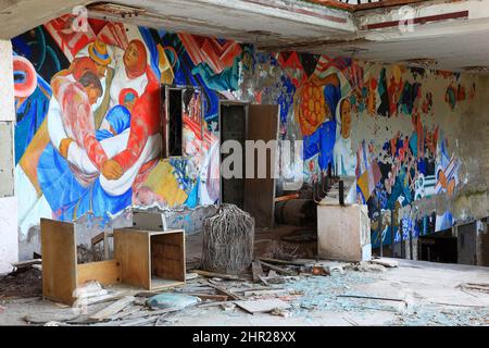 Ukraine, dans la zone restreinte et inhabitable de 30 kilomètres autour de la centrale de Tchernobyl et du camp de travail de Pripyat, dans l'ancien pal culturel Banque D'Images