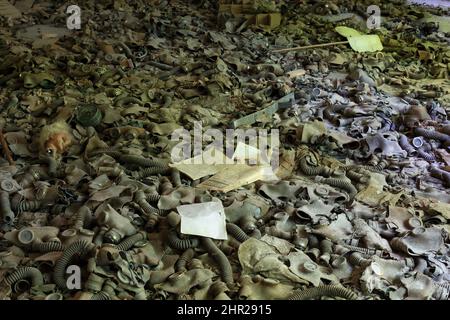 Ukraine, dans la zone restreinte et inhabitable de 30 kilomètres autour de la centrale de Tchernobyl et du camp de travail de Pripyat, Gasmask Banque D'Images