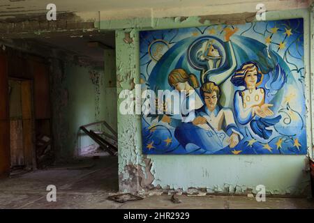 Ukraine, dans la zone restreinte et inhabitable de 30 kilomètres autour de la centrale de Tchernobyl et du camp de travail de Pripyat, peinture sur le mur Banque D'Images