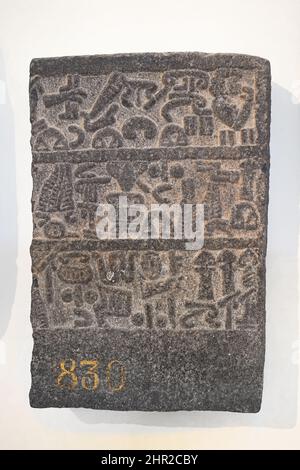 Dalle avec inscriptions hiéroglyphiques Hittite mentionnant les activités du roi Urhilina et de son fils.9th siècle avant J.-C.Musée archéologique d'Istanbul. Banque D'Images