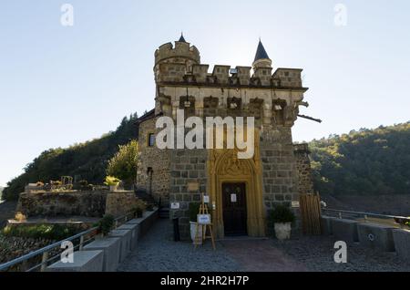 Europe, France, Château de la Roche, Département de la Loire, Auvergne Rhône Alpes Banque D'Images