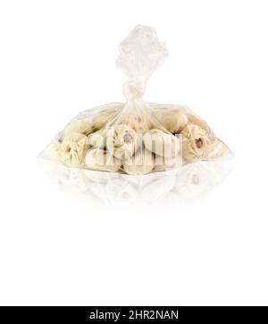 Baozi, buuz, manti, grande quantité par paquet, isolé sur fond blanc Banque D'Images
