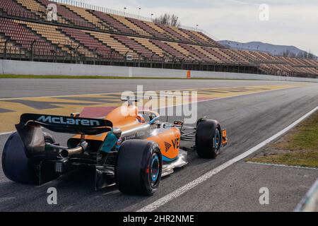 Montmelo, Espagne. 24th févr. 2022. Circuit de Barcelone-Catalunya, Montmelo, Espagne le 24 février 2022 Daniel Ricciardo (AUS), McLaren MCL36 pendant la SAISON DE FORMULE 1 CIRCUIT ELEANOR HOAD Credit: Every second Media/Alay Live News Banque D'Images