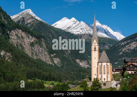 En vertu de la ville Heiligenblut Grossglockner Mountain dans le parc national du Hohe Tauern en Autriche Banque D'Images