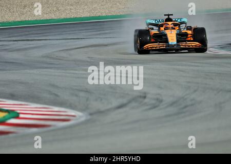 Barcelone, Espagne. 25th févr. 2022. Barcelone, Espagne. 25th févr. 2022. Daniel Ricciardo (AUS) McLaren MCL36. 25.02.2022. Test de Formule 1, troisième jour, Barcelone, Espagne. Vendredi. Le crédit photo devrait se lire: XPB/Alamy Live News. Crédit : XPB Images Ltd/Alamy Live News Banque D'Images