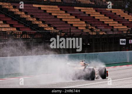 Barcelone, Espagne. 25th févr. 2022. Barcelone, Espagne. 25th févr. 2022. Daniel Ricciardo (AUS) McLaren MCL36. 25.02.2022. Test de Formule 1, troisième jour, Barcelone, Espagne. Vendredi. Le crédit photo devrait se lire: XPB/Alamy Live News. Crédit : XPB Images Ltd/Alamy Live News Banque D'Images