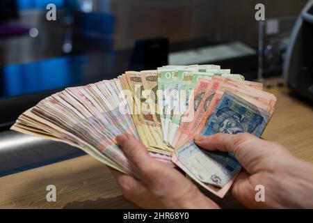 Ukraine monnaie Ukraine hryvnia papier notes (UAH). Grande pile de liquidités Ukraine grivna. Le système bancaire et le concept de crise économique de l'Ukraine. Banque D'Images