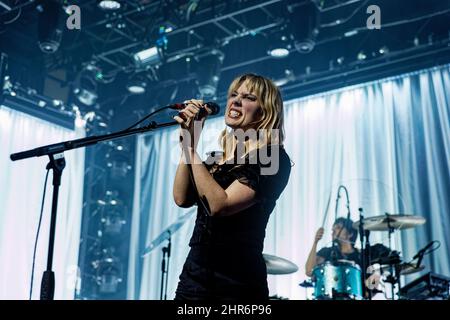 22 février 2022 : le groupe britannique Wolf Alice se produit en direct à Liverpool Univesisty UK lors de leur visite du week-end bleu (Credit image: © Andy Von PIP/ZUMA Press Wire) Banque D'Images