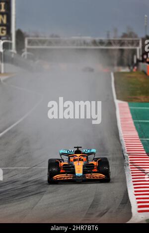Barcelone, Espagne. 25th févr. 2022. Barcelone, Espagne. 25th févr. 2022. Daniel Ricciardo (AUS) McLaren MCL36. 25.02.2022. Test de Formule 1, troisième jour, Barcelone, Espagne. Vendredi. Le crédit photo devrait se lire: XPB/Alamy Live News. Crédit : XPB Images Ltd/Alamy Live News Banque D'Images