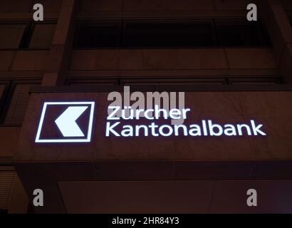 Zurich, Suisse - 30 décembre 2021 : Zurcher Kantonalbank est une banque cantonale suisse Banque D'Images