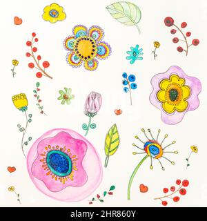 Motif botanique d'été dessiné à la main. Composition florale de jolies fleurs, feuilles et baies sur papier blanc en toile. Banque D'Images