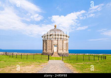 Le temple de Mussenden perché sur une falaise partie de la propriété de Downhill Downhill Comté de Demesne Londonderry Irlande du Nord Royaume-Uni GB Europe Banque D'Images