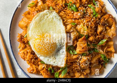Porc maison Belly Kimchi riz frit aux oignons verts Banque D'Images