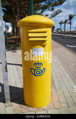 Etat jaune propriété espagnole mail service postal pilier box Lanzarote, Iles Canaries, Espagne Banque D'Images