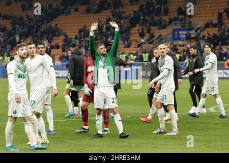 Milan, Italie. 20th févr. 2022. Italie, Milan, février 20 2022: Domenico Berardi (Sassuolo en avant) célèbre la victoire à la fin du match de football FC INTER vs SASSUOLO, série A 2021-2022 day26 San Siro stade (Credit image: © Fabrizio Andrea Bertani/Pacific Press via ZUMA Press Wire) Banque D'Images