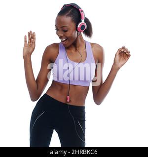 Le rythme. Une femme de sport est heureuse d'écouter de la musique avec son casque. Banque D'Images