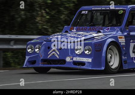 Citroën classique coloré 2CV lors d'un rallye en Espagne Banque D'Images