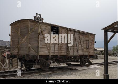 Belle photo d'un vieux wagon en bois dans une gare de l'ouest sauvage Banque D'Images