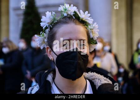 Rome, Italie. 25th févr. 2022. 25 février 2022 - manifestation de Torchlight pour la paix en Ukraine contre l'invasione de Russie à Capitol Hill à Rome. © Evandro Inetti via ZUMA Wire) (image de crédit: © Evandro Inetti/ZUMA Press Wire) crédit: ZUMA Press, Inc./Alamy Live News Banque D'Images