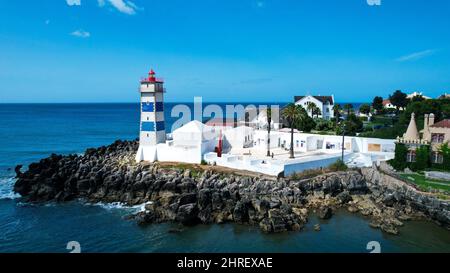 Vue aérienne du phare de Farol à Cascais, Portugal Banque D'Images